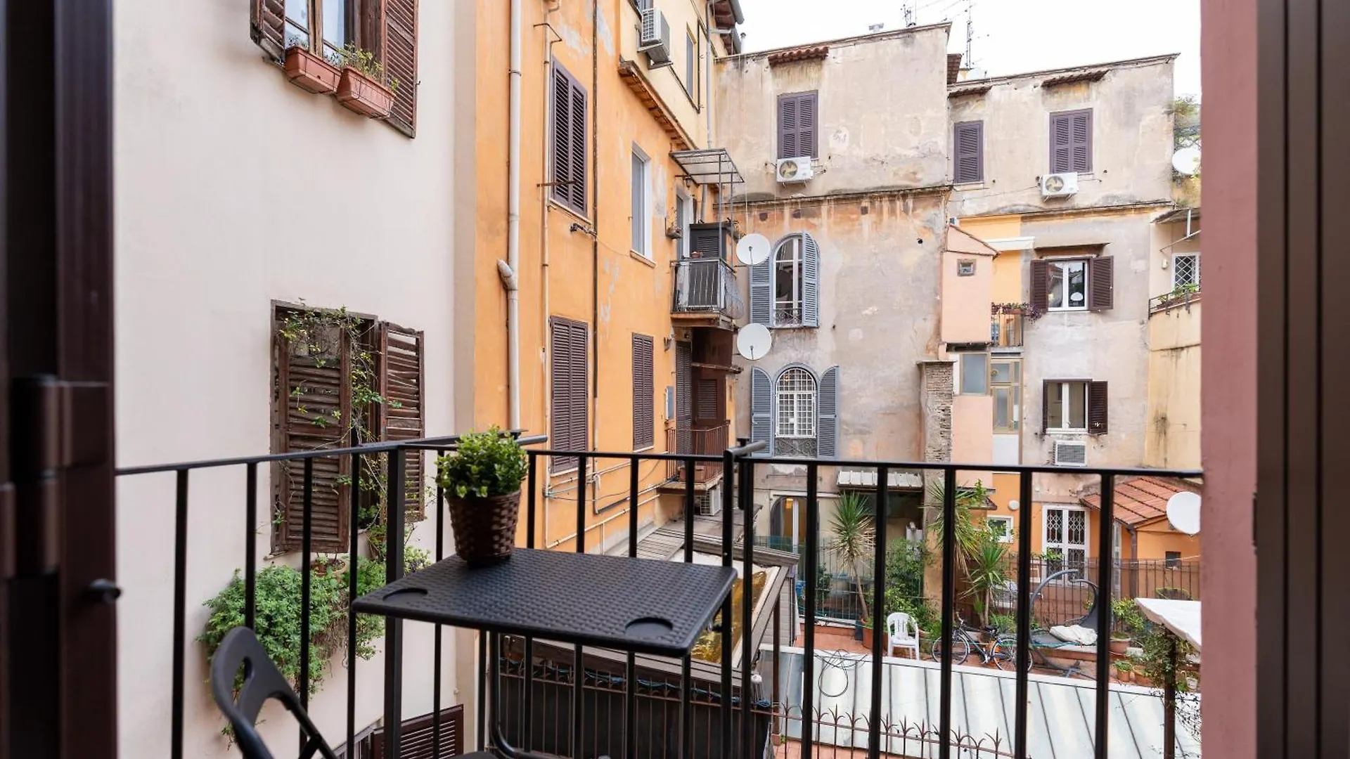 Апартаменты Sotto Al Letto Del Papa - Borgo Pio - Vaticano Рим Италия